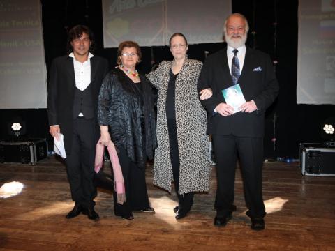 Il vincitore Mukhametzyanov Marat con la giuria artistica composta da Chris Merritt, Viorica Cortez e Lella Cuberli